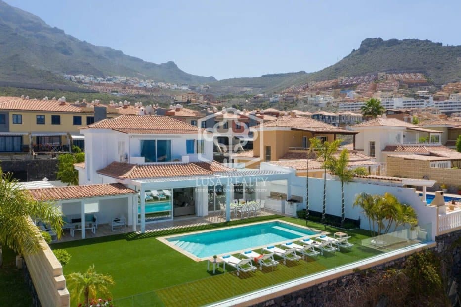 6 chambre Villa/Maison à vendre à Adeje - 2 550 000 € (Ref: 8537778)