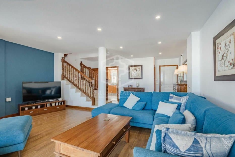 3 slaapkamer Huis te koop in Arona - € 890.000 (Ref: 8681501)