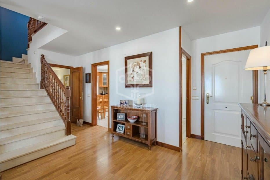 3 slaapkamer Huis te koop in Arona - € 890.000 (Ref: 8681501)