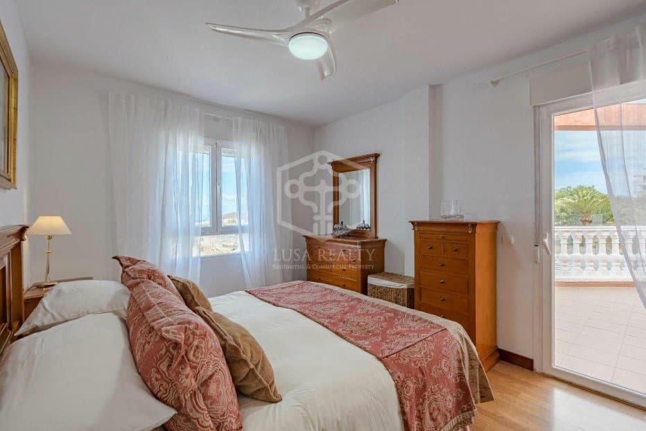 3 slaapkamer Huis te koop in Arona - € 890.000 (Ref: 8681501)