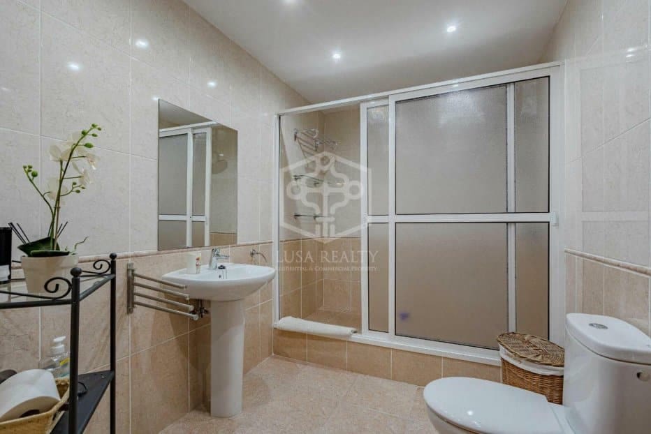 3 slaapkamer Huis te koop in Arona - € 890.000 (Ref: 8681501)