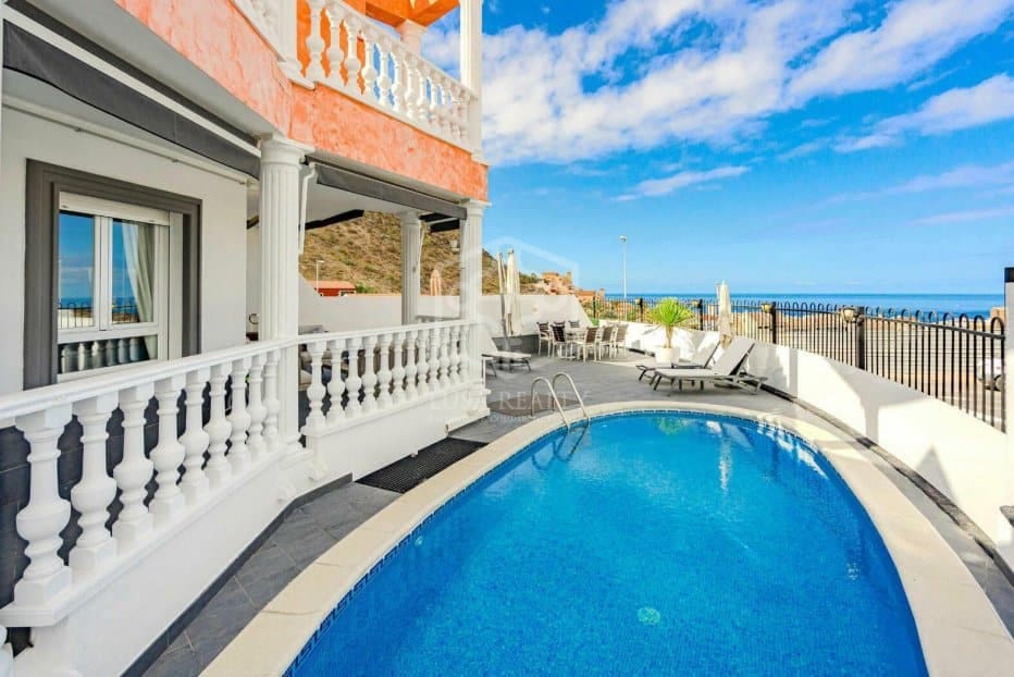 3 slaapkamer Huis te koop in Arona - € 890.000 (Ref: 8681501)