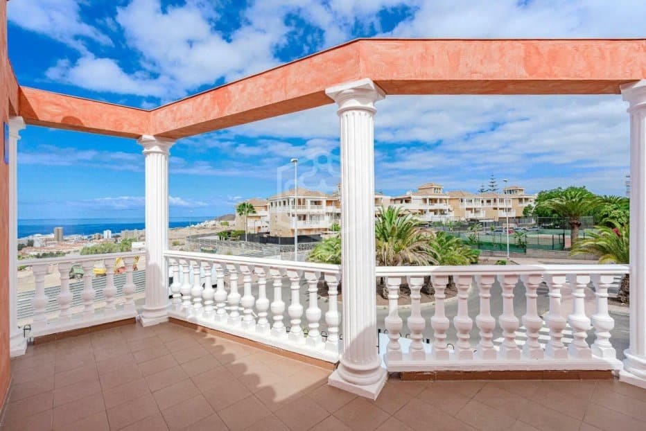 3 slaapkamer Huis te koop in Arona - € 890.000 (Ref: 8681501)