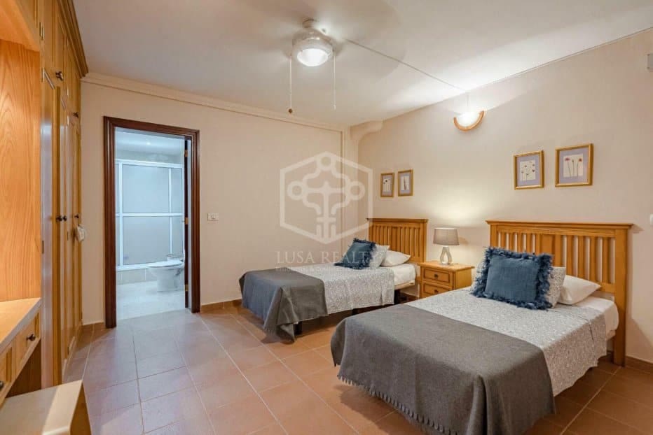 3 slaapkamer Huis te koop in Arona - € 890.000 (Ref: 8681501)