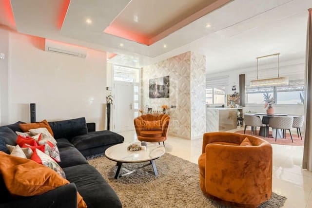 3 bedroom Villa for sale in Torviscas Centro y Alto, Adeje - € 1,140,000 (Ref: 8681502)