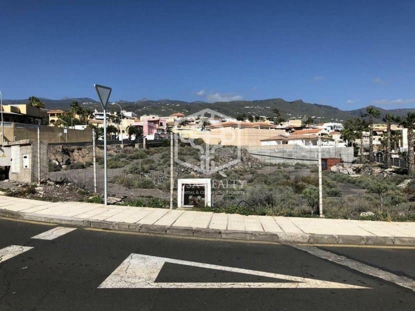 Ubebygd land til salgs i Adeje - € 2 875 000 (Ref: 8698865)