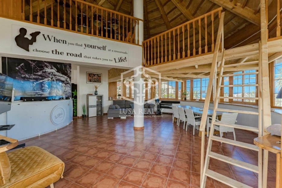 Erhverv til salg i Arona - € 795.000 (Ref: 8698874)