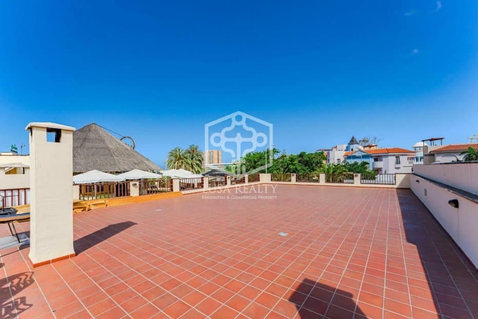 Erhverv til salg i Arona - € 795.000 (Ref: 8698874)