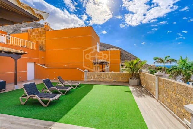 4 Zimmer Villa zu verkaufen in Arona - 775.000 € (Ref: 8734611)