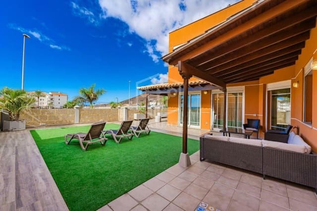 4 Zimmer Villa zu verkaufen in Arona - 775.000 € (Ref: 8734611)