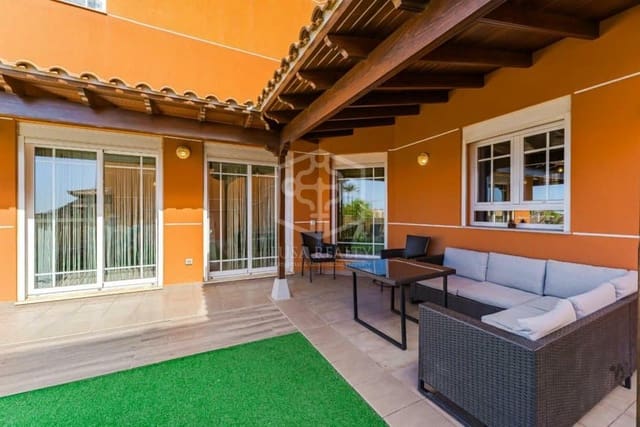 4 Zimmer Villa zu verkaufen in Arona - 775.000 € (Ref: 8734611)