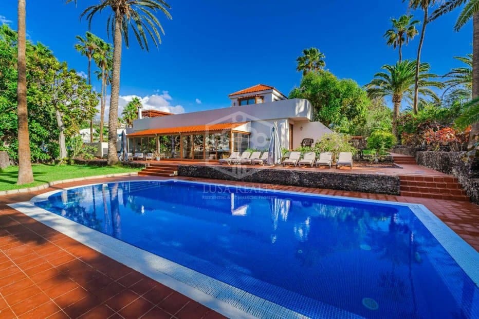 6 bedroom Villa for sale in Arona - € 5,200,000 (Ref: 8734615)