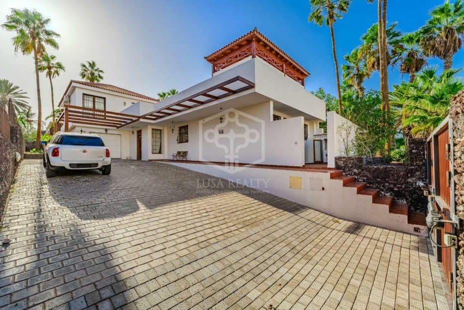 6 bedroom Villa for sale in Arona - € 5,200,000 (Ref: 8734615)