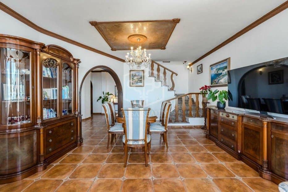 6 soveværelse Villa til salg i Adeje - € 1.180.000 (Ref: 8765751)