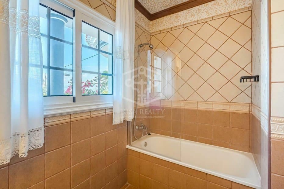 6 soveværelse Villa til salg i Adeje - € 1.180.000 (Ref: 8765751)