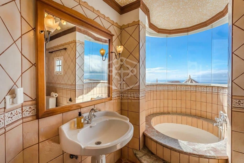 6 soveværelse Villa til salg i Adeje - € 1.180.000 (Ref: 8765751)