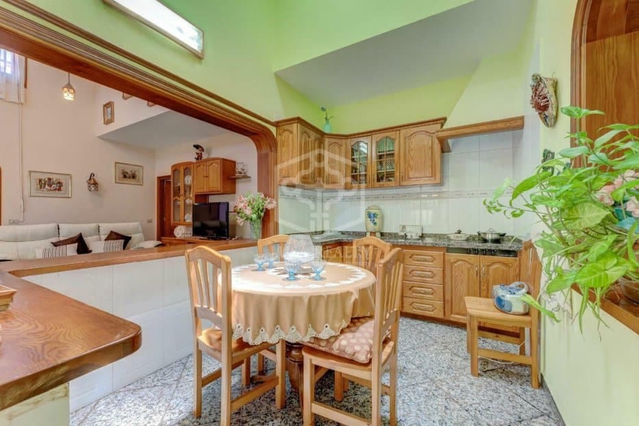 6 soveværelse Villa til salg i Adeje - € 1.000.000 (Ref: 8765752)