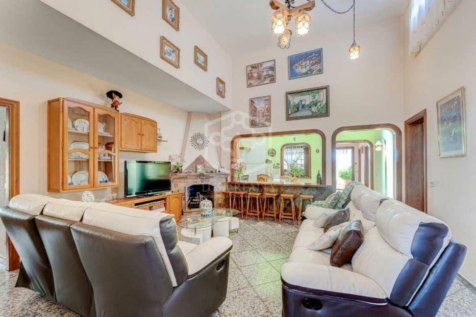 6 soveværelse Villa til salg i Adeje - € 1.000.000 (Ref: 8765752)