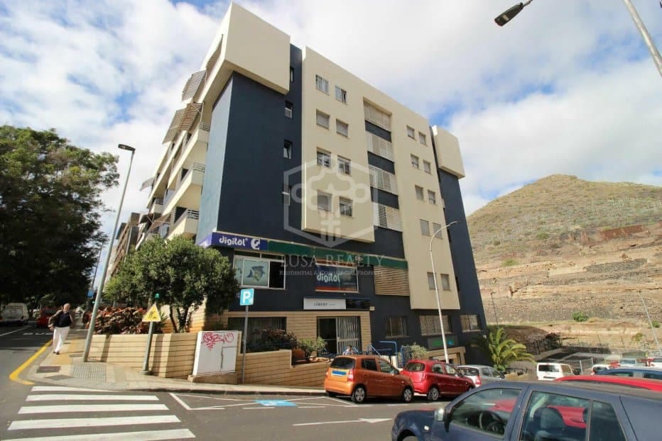 Commercieel te koop in Santa Cruz de Tenerife - € 990.000 (Ref: 8796656)