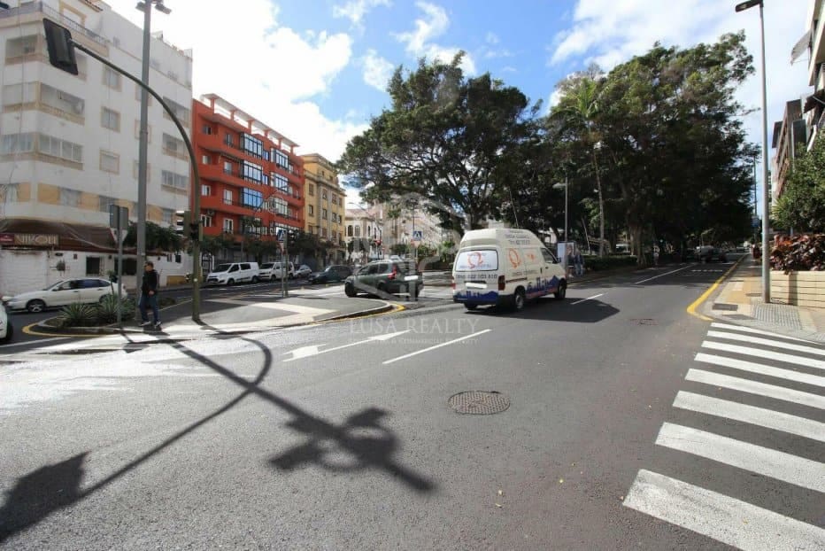 Commercieel te koop in Santa Cruz de Tenerife - € 990.000 (Ref: 8796656)