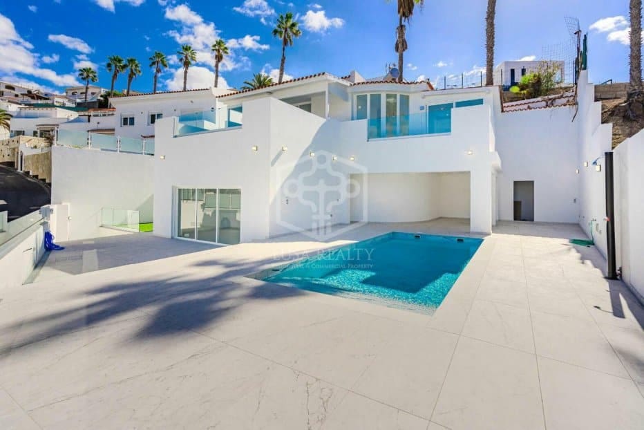 3 sovrum Villa till salu i Adeje - 1 350 000 € (Ref: 8815148)