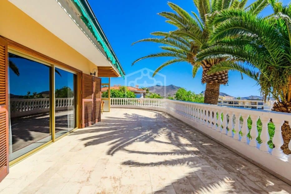 9 soveværelse Villa til salg i Arona - € 1.595.000 (Ref: 8848244)