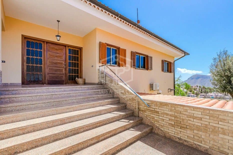 9 soveværelse Villa til salg i Arona - € 1.595.000 (Ref: 8848244)