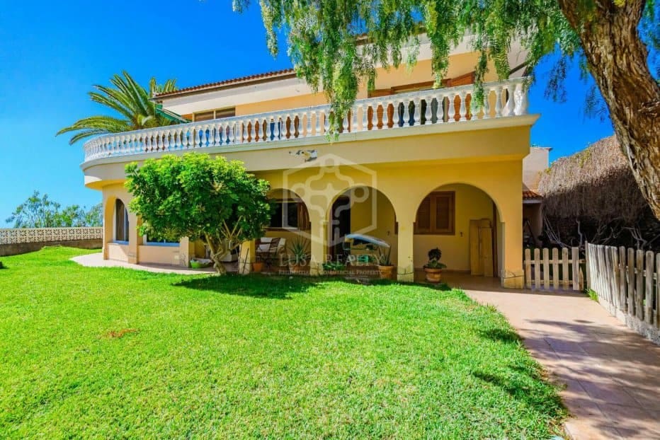 9 soveværelse Villa til salg i Arona - € 1.595.000 (Ref: 8848244)