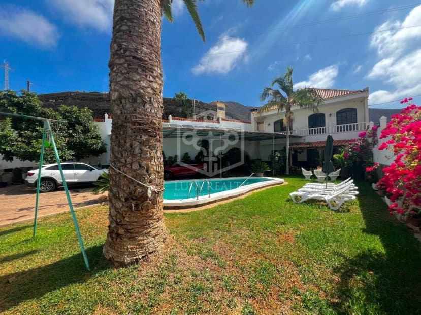 Villa til salg i Santiago del Teide - € 1.600.000 (Ref: 8904740)