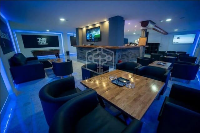 Erhverv til salg i Playa del Duque, Adeje - € 1.400.000 (Ref: 8904741)