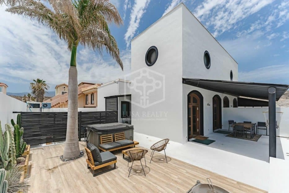 3 soveværelse Byhus til salg i El Medano - € 715.000 (Ref: 8931531)