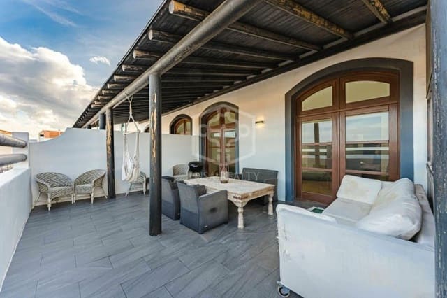 4 soveværelse Byhus til salg i El Medano, Granadilla de Abona - € 750.000 (Ref: 8942231)