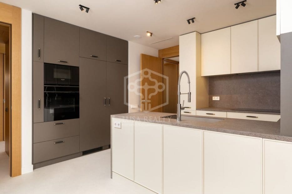 4 soveværelse Lejlighed til salg i Barcelona by med swimmingpool garage - € 1.690.000 (Ref: 8973705)