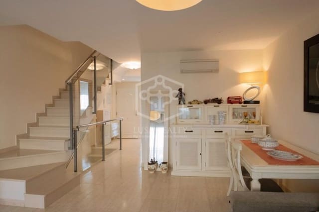 5 soverom Hus til salgs i Coma-Ruga, El Vendrell med garasje - € 455 000 (Ref: 9022034)