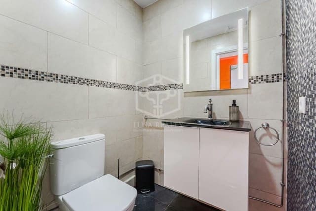 Local Comercial en Playa de las Américas, Adeje en venta - 750.000 € (Ref: 9131697)