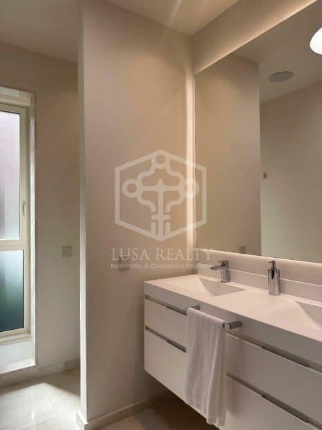 4 slaapkamer Villa te koop in Arona - € 3.250.000 (Ref: 9200003)