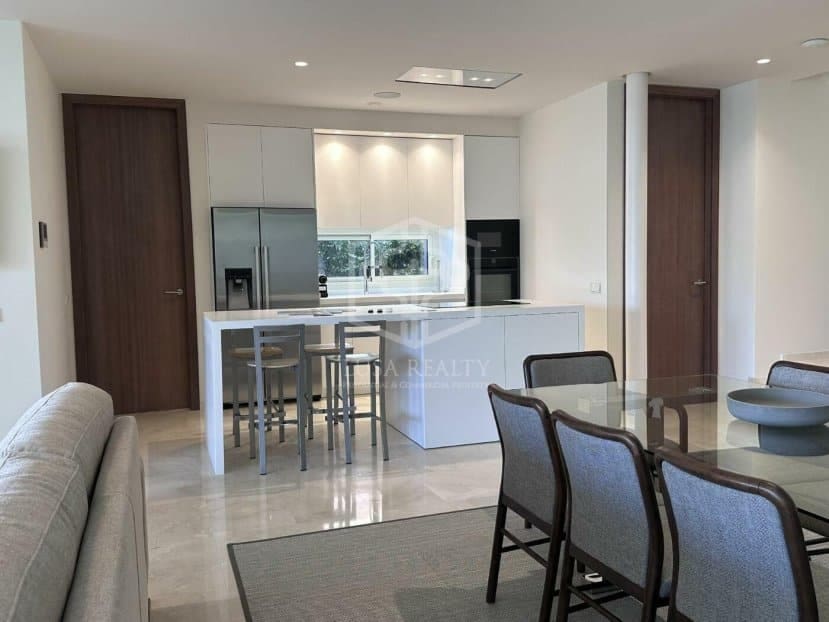 4 slaapkamer Villa te koop in Arona - € 3.250.000 (Ref: 9200003)