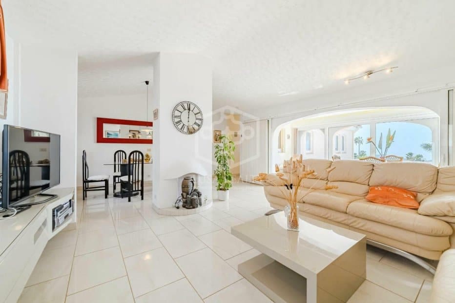 5 bedroom Villa for sale in Arona - € 800,000 (Ref: 9211399)