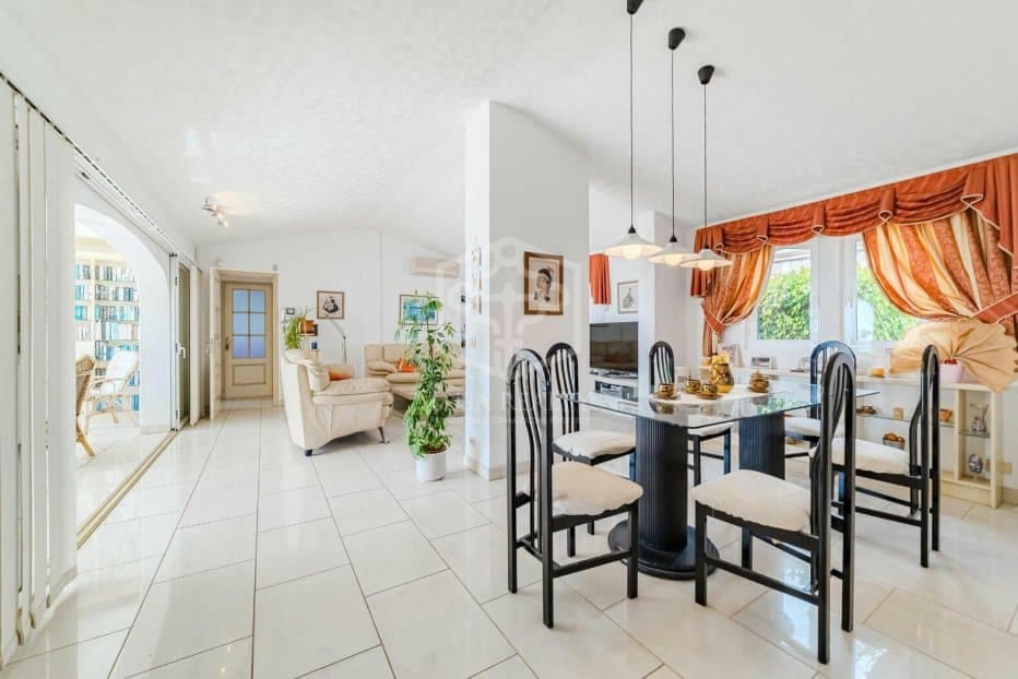 5 bedroom Villa for sale in Arona - € 800,000 (Ref: 9211399)