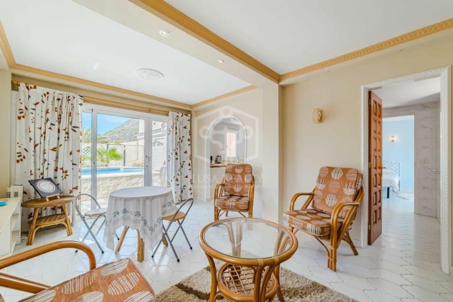 5 bedroom Villa for sale in Arona - € 800,000 (Ref: 9211399)