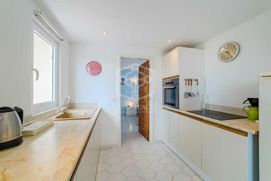 5 bedroom Villa for sale in Arona - € 800,000 (Ref: 9211399)