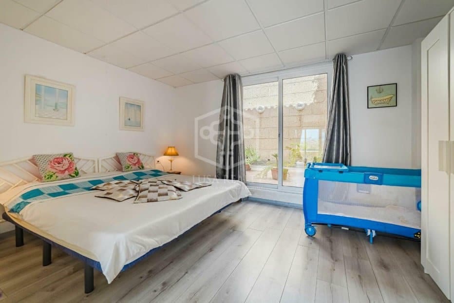 5 bedroom Villa for sale in Arona - € 800,000 (Ref: 9211399)