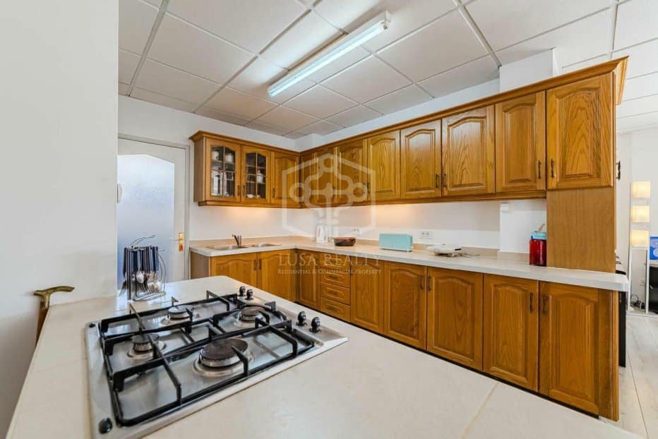 5 bedroom Villa for sale in Arona - € 800,000 (Ref: 9211399)