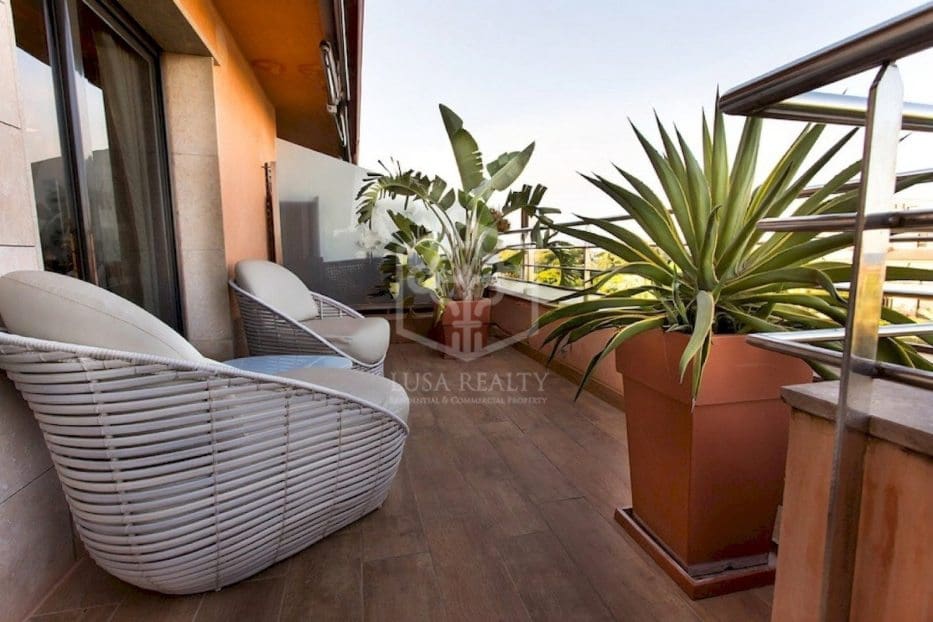 3 quarto Penthouse para venda em Gava com piscina - 1 450 000 € (Ref: 9219250)