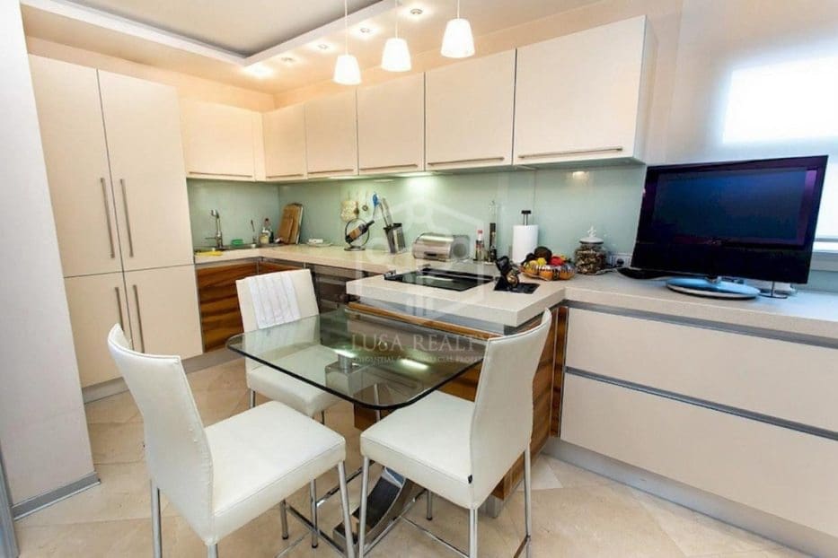 3 quarto Penthouse para venda em Gava com piscina - 1 450 000 € (Ref: 9219250)