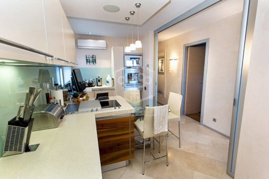 3 quarto Penthouse para venda em Gava com piscina - 1 450 000 € (Ref: 9219250)