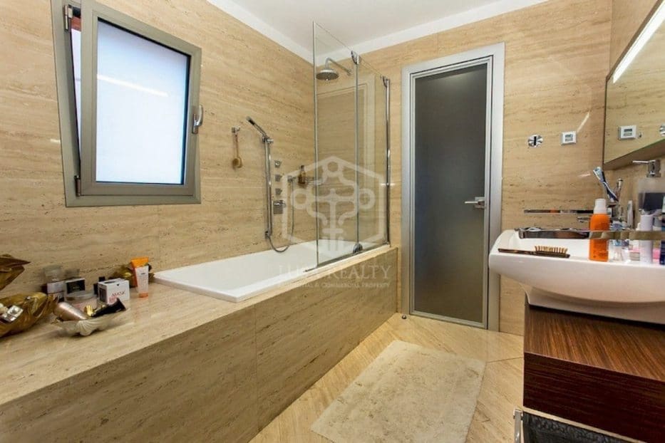 3 quarto Penthouse para venda em Gava com piscina - 1 450 000 € (Ref: 9219250)