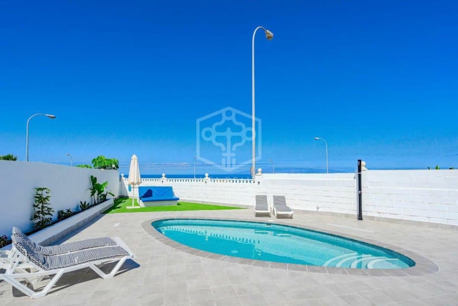 3 makuuhuone Huvila myytävänä paikassa Adeje - 730 000 € (Ref: 9231798)