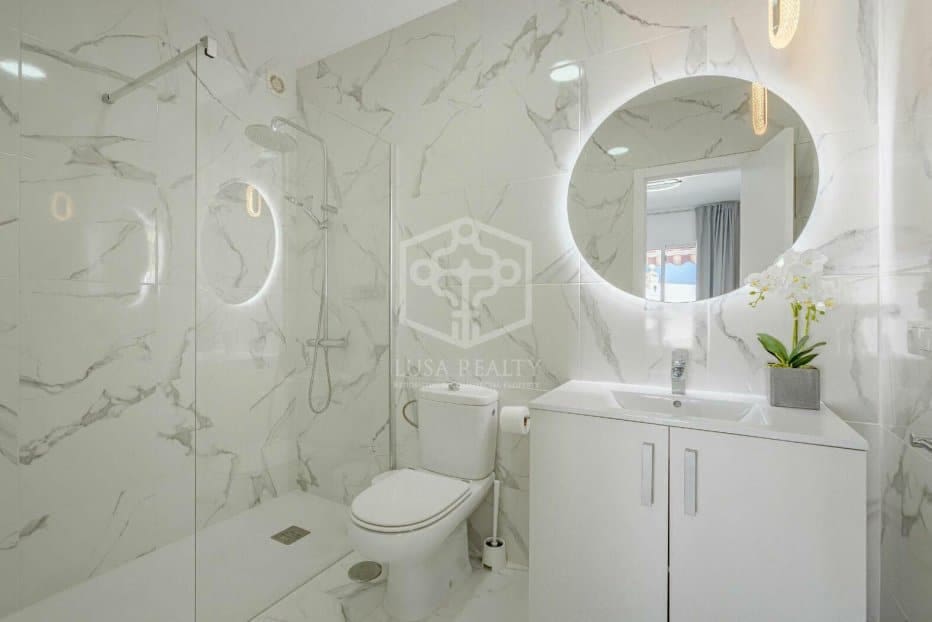 3 makuuhuone Huvila myytävänä paikassa Adeje - 730 000 € (Ref: 9231798)