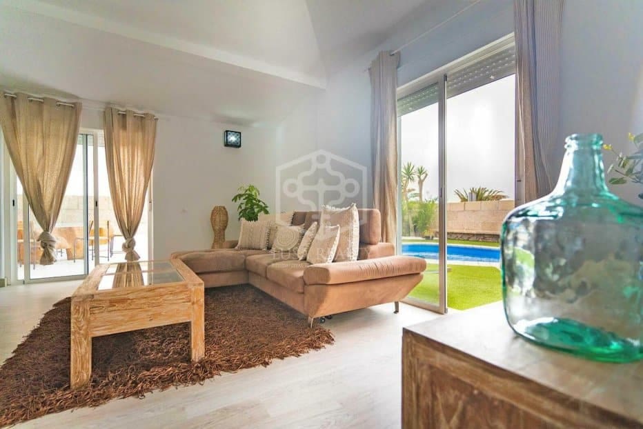 3 slaapkamer Huis te koop in Adeje - € 1.190.000 (Ref: 9267770)